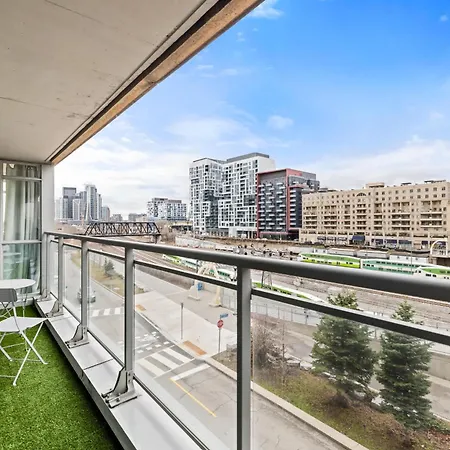 City Gem Near The Rogers Centre & Top Attractions